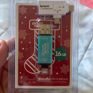 16G Picture Keeper Connect